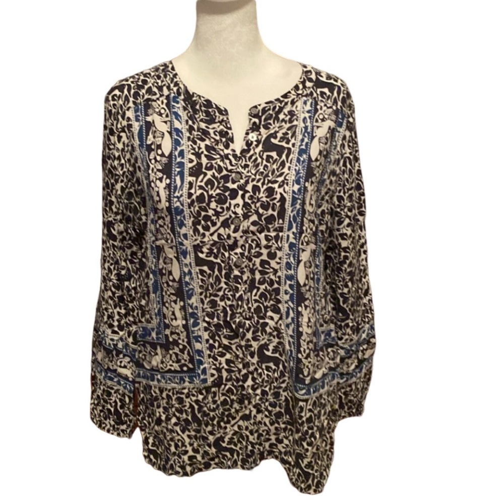 LOFT long sleeve blouse. Size M. Pretty blue and white pattern.